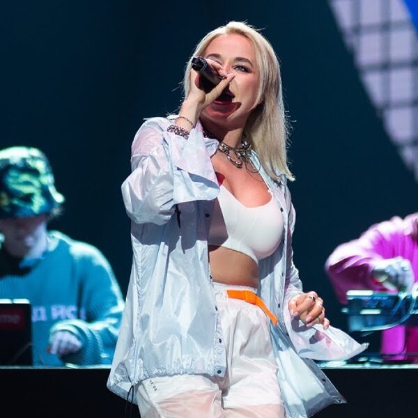 Онлайн-концерты группы Cream Soda 2020: «Никаких больше вечеринок», «Плачу на техно» и диджей-сет