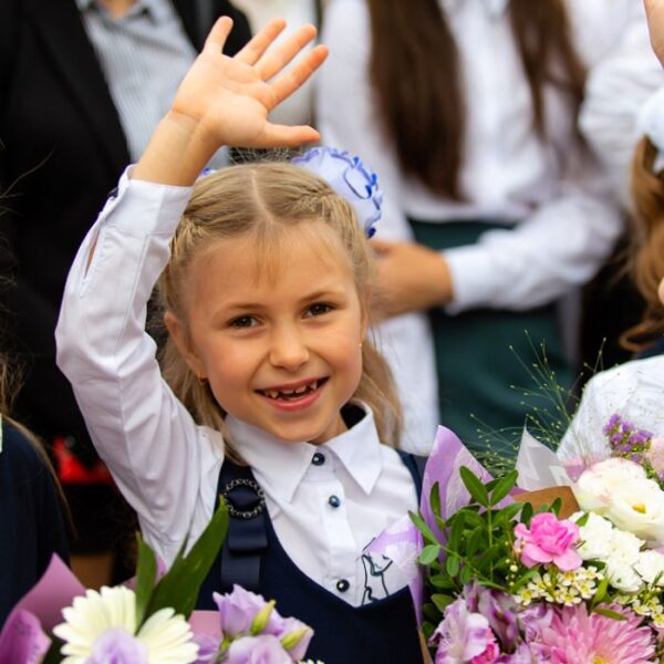 Пять лучших идей, куда сходить 1 сентября с ребенком в Москве: улетные аттракционы и открытие Ледяной пещеры
