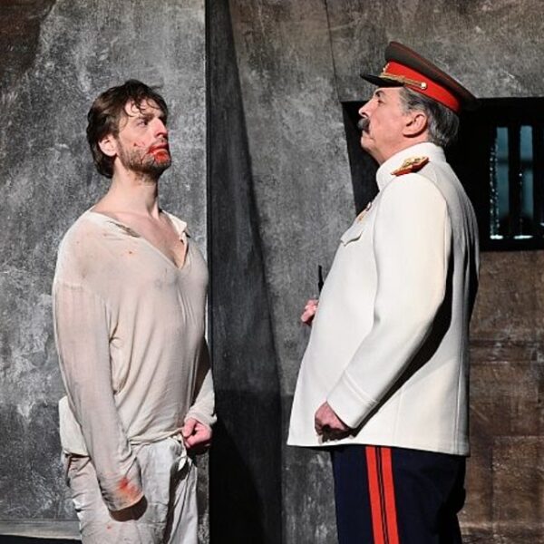 Гастроли Александринского театра в Москве 2022: «Рождение Сталина», «Маузер» и еще 3 спектакля