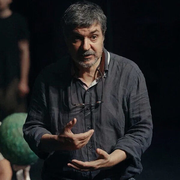 Спектакль «Люби меня нежно» в театре «Вишневый сад»