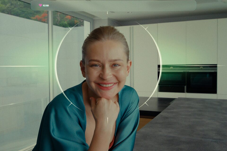 Рецензия на фильм «On и она» (2025): стоит ли смотреть хоррор о нейросети-абьюзере