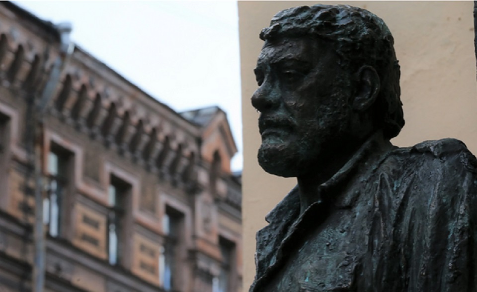 Памятник Глаше и рюмочный ход: Организаторы рассказали, чего ждать от Довлатовского фестиваля «День Д» в 2021 году