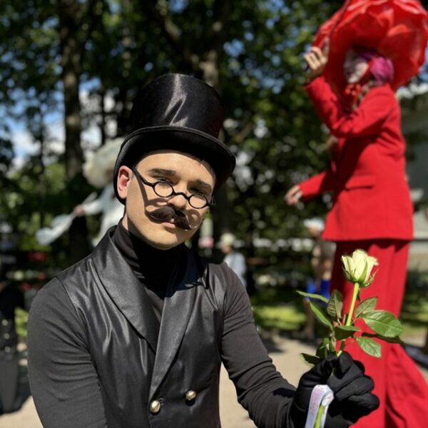 Фестиваль уличных театров «Елагин парк»