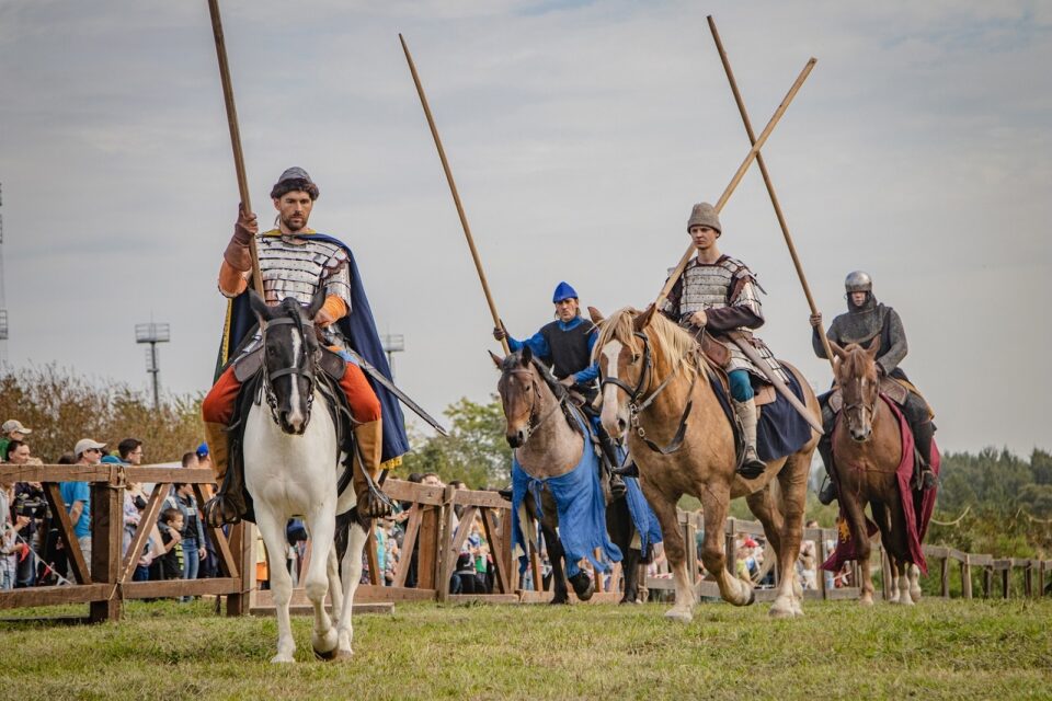 20 лучших идей, куда сходить на выходных в Санкт-Петербурге 21 и 22 сентября 2024: «Битва на Неве», концерт MAYOT и фестиваль фонтанов