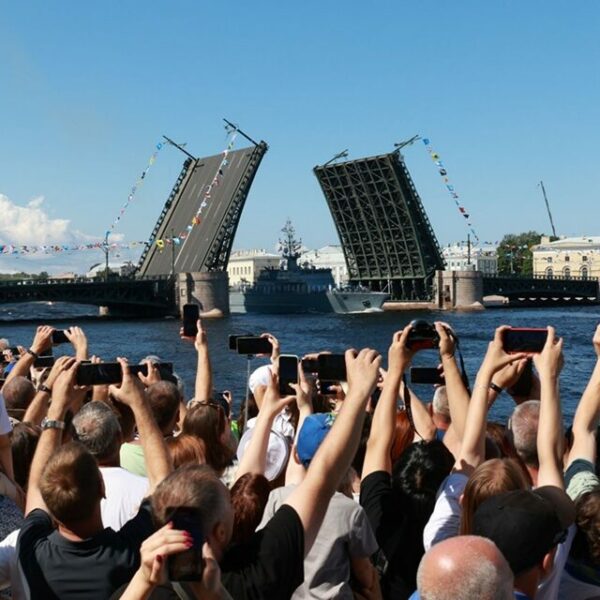 Как пройдет День ВМФ в Санкт-Петербурге 2025: будет ли военно-морской парад