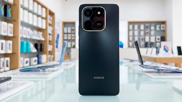 HONOR X7d. Фото: Ян Ляпин / Нейросеть