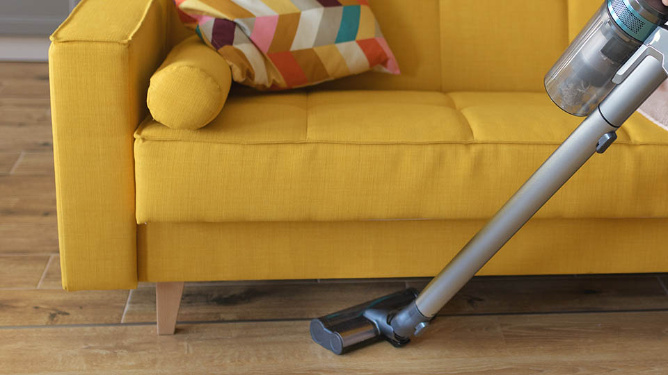 10 лучших вертикальных пылесосов с самоочисткой в 2025 году