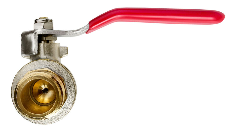 Шар должен быть идеально гладким, зеркальным. Фото: Tarzhanova / Shutterstock / Fotodom