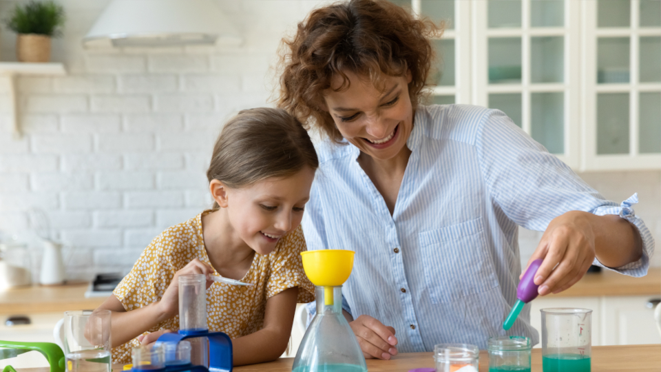 11 лучших наборов для опытов в 2025 году