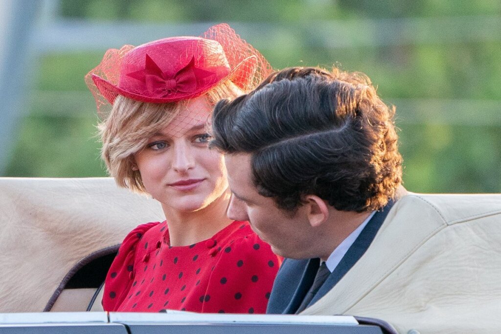 Сериал «Корона» требуют признать вымыслом