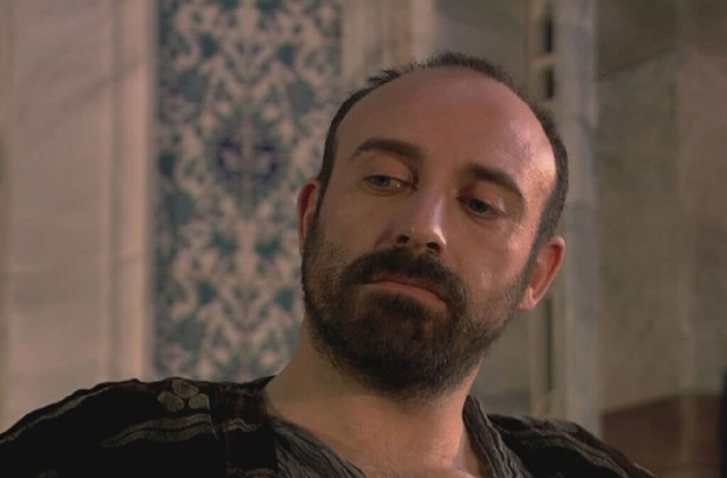 Старый ювелир нанес Сулейману 1000 ударов палкой и получил за это вознаграждение от Валиде