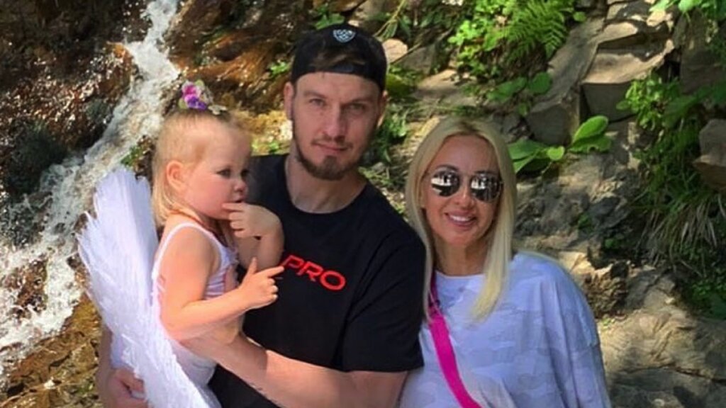 Обучение маленькой дочки Леры Кудрявцевой в элитной гимназии обойдется почти в миллион