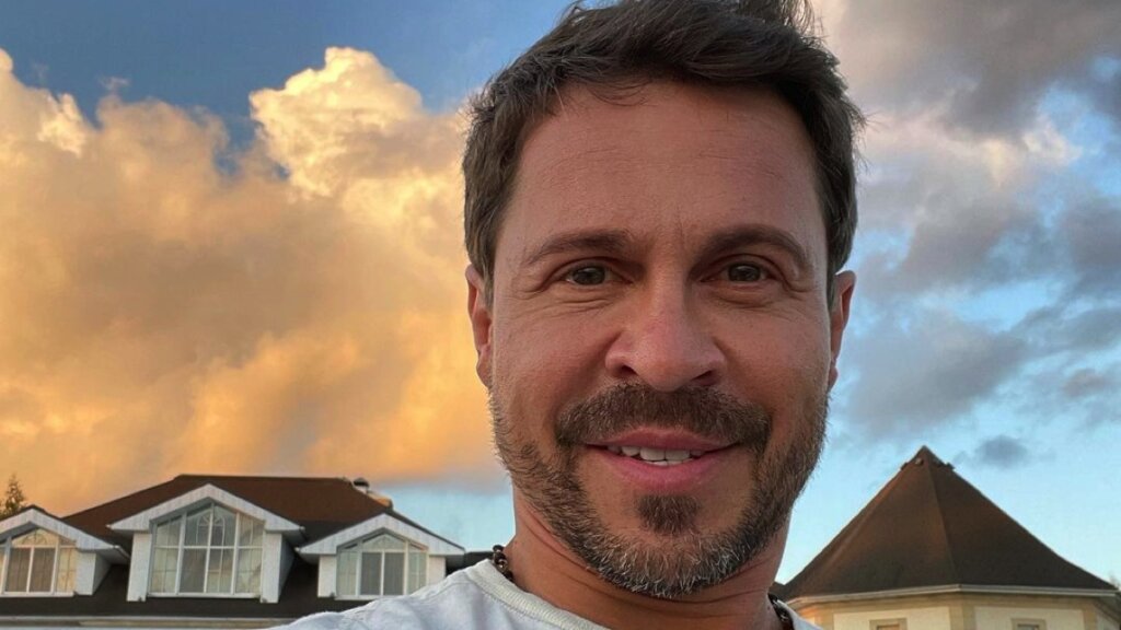 Павел Деревянко развлекался с новой пассией на глазах матери своих дочерей