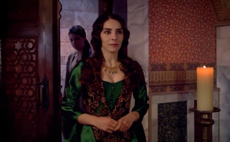 Маникюрный провал Махидевран: режиссеры не заметили, а зрители высмеяли