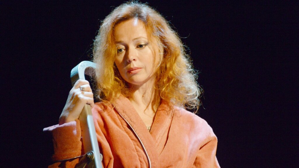 «Очень устала, в отчаянии»: пережившая смерть крошечной дочки Елена Захарова сообщила о раке