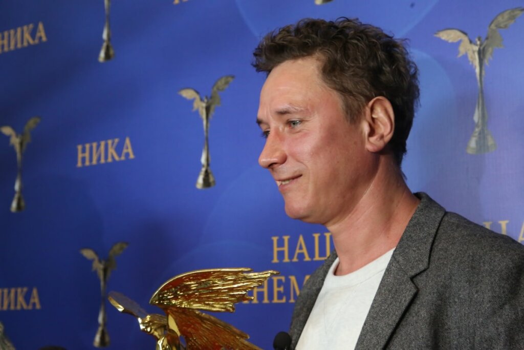 Сожительствовал с Еленой Лядовой, собственноручно принимал роды и в итоге женился на молоденькой: судьба актера Александра Яценко