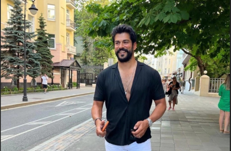 Разгоряченный российскими фанатками Бурак Озчивит заглаживает вину перед Фахрие Эвджен