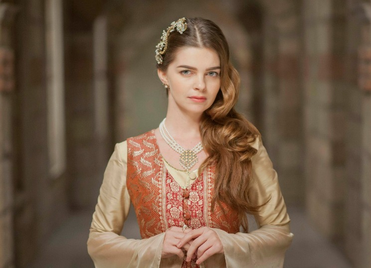 Круче, чем Хюррем: Пелин Карахан восхитила фанатов своим нарядом