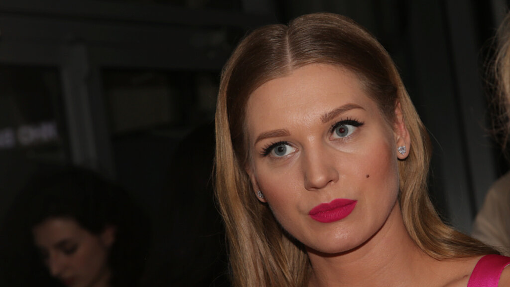 Неузнаваемая Кристина Асмус с блуждающим взглядом вызвала оторопь