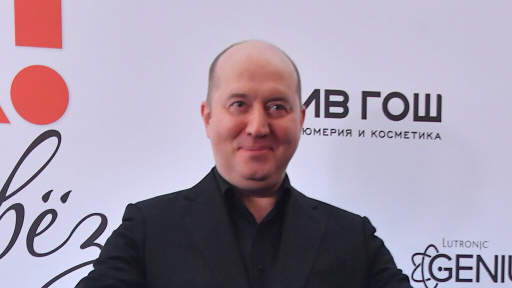 Сергей Бурунов появился с чужой женой на премии