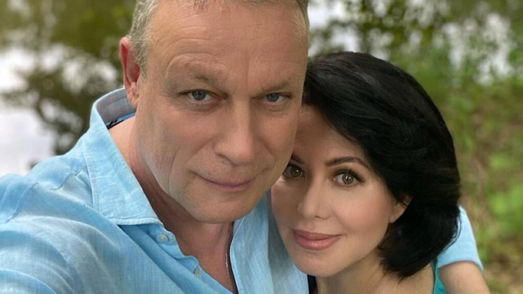 Молодая жена несколько раз в день переодевается ради Сергея Жигунова