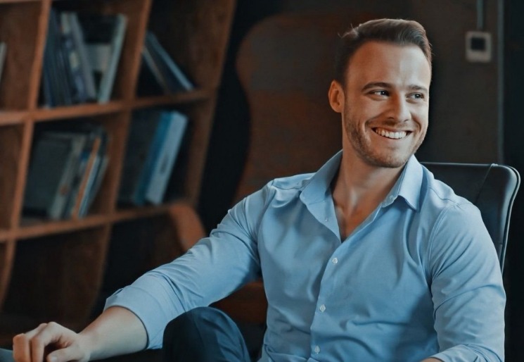 Семейное фото Керема Бюрсина восхитило поклонниц