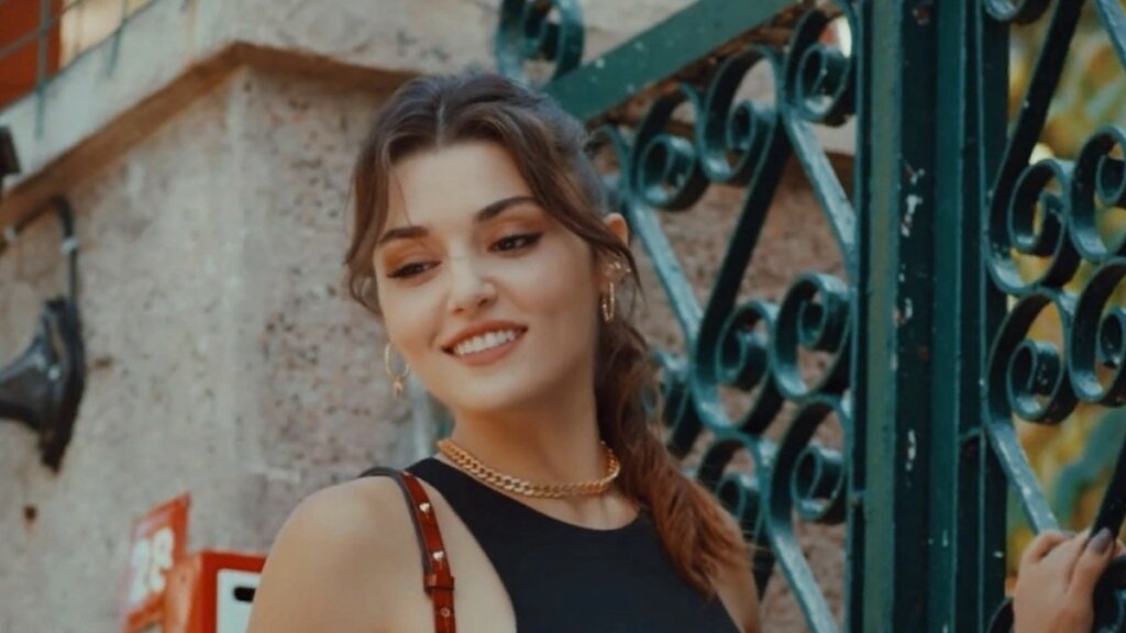 Ханде Эрчел изменила имидж и разочаровала своих фанатов