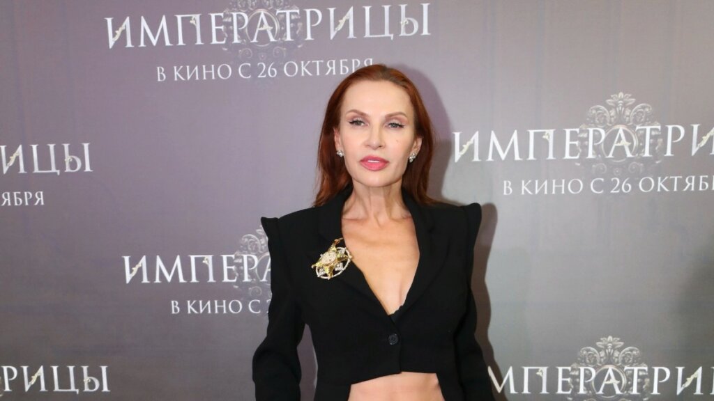 Эвелина Блёданс продемонстрировала похудевшую фигуру в микро-бикини