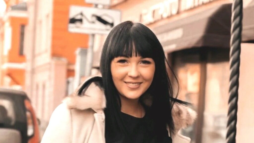 Внучка Олега Стриженова отрезала кожу на животе и увеличила грудь