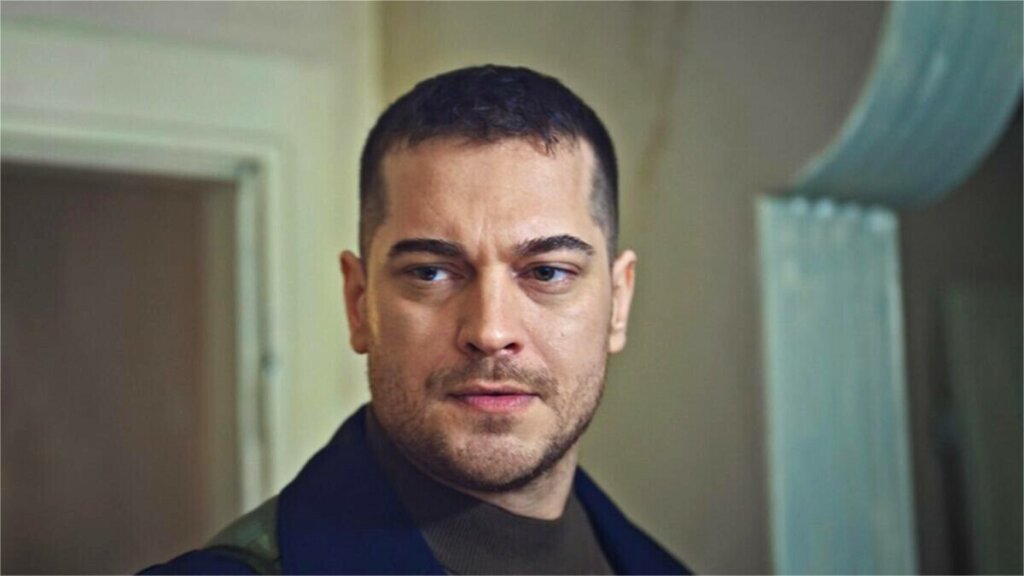 Неожиданный роман: стало известно имя новой возлюбленной Чагатая Улусоя