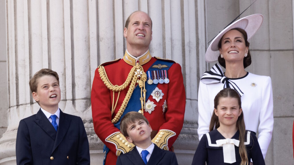 Принц Уильям публично обратился к победившей рак Кейт Миддлтон от себя и своих детей