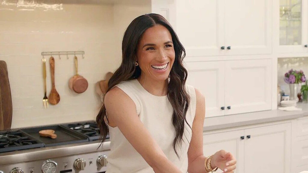 Меган Маркл нарядила доченьку Лилибет пчеловодом и разгневала поклонников