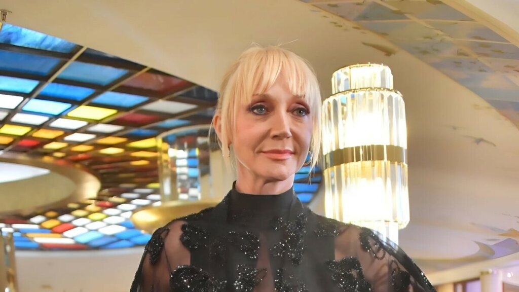 Кристина Орбакайте отметила 54-летие в забегаловке: скромный ужин без дорогих подарков