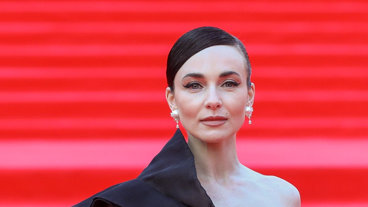 Шәует беретін медбикенің порно видеосы