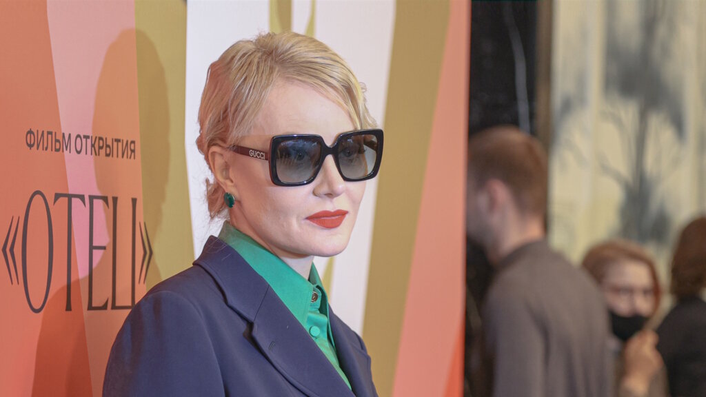 Рената Литвинова призналась, что худеет на алкогольной диете