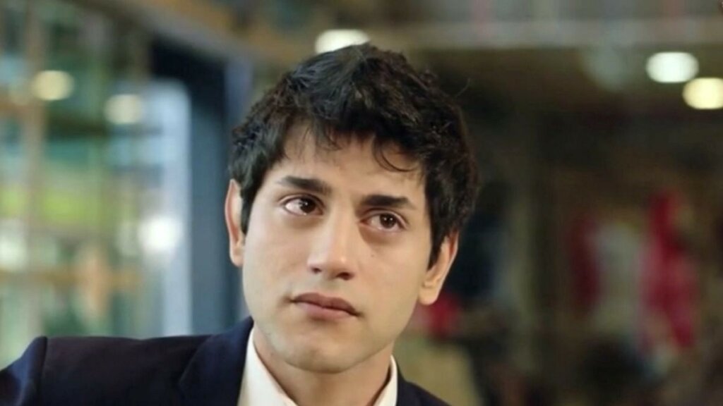 Звезда турецкого сериала «Услышь меня» впал в кому из-за упавшего на него дерева