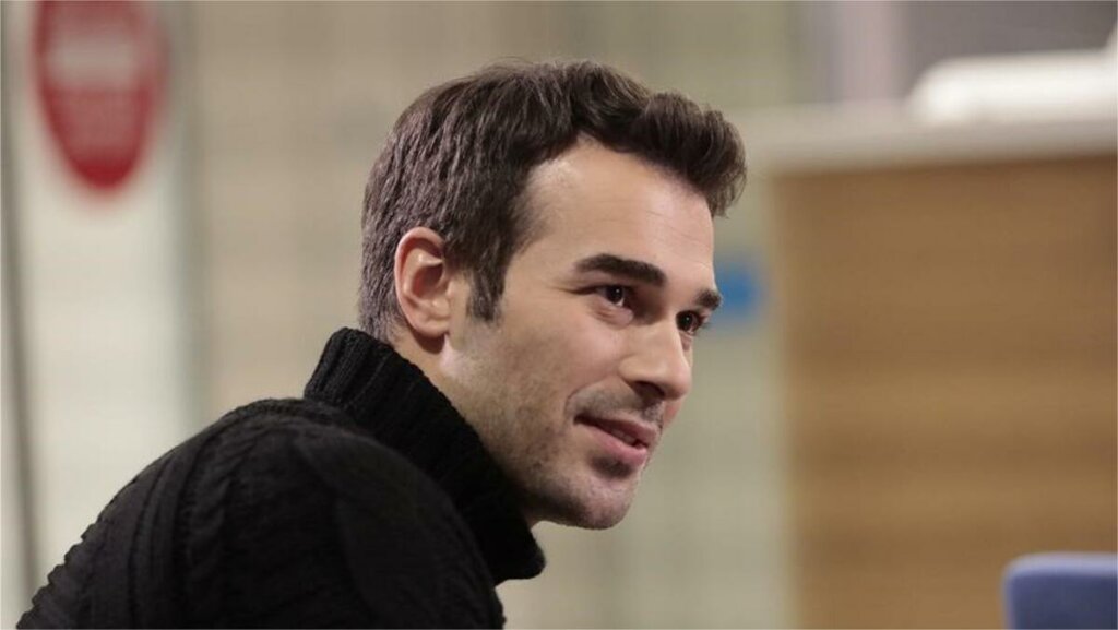 Красивый Юсуф Чим: Мечтал стать футболистом и инженером, а покорил мир турдизи талантом и голосом