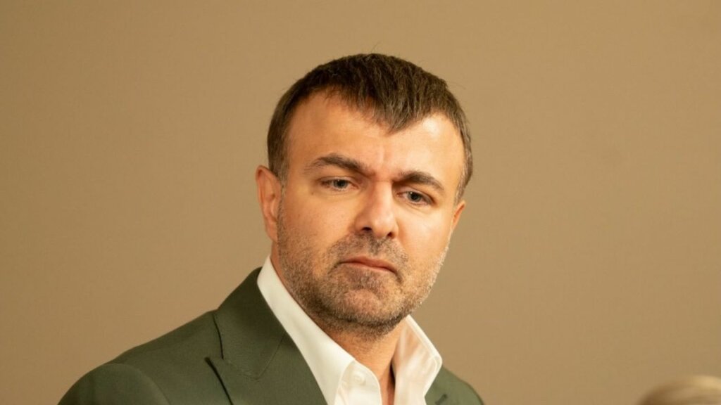 Один из Уналов с яхты жив: Описание 114 серии «Клюквенного щербета»