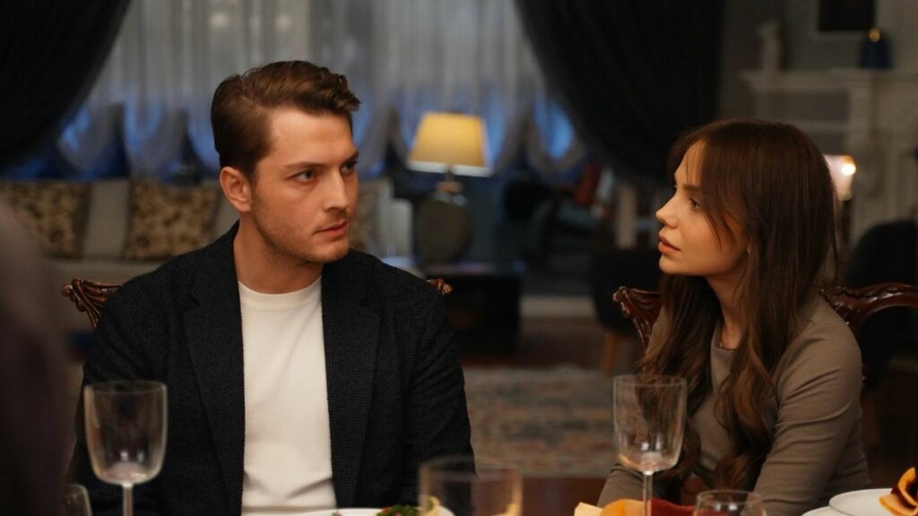 Скандал из-за свинины: Турецкому сериалу «Под одним дождем» грозит крупный штраф