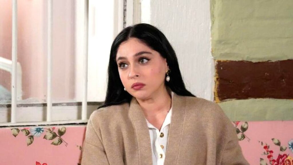 Звезда сериала «Розы и грехи» Джемре Байсел перенесла новую операцию (фото)
