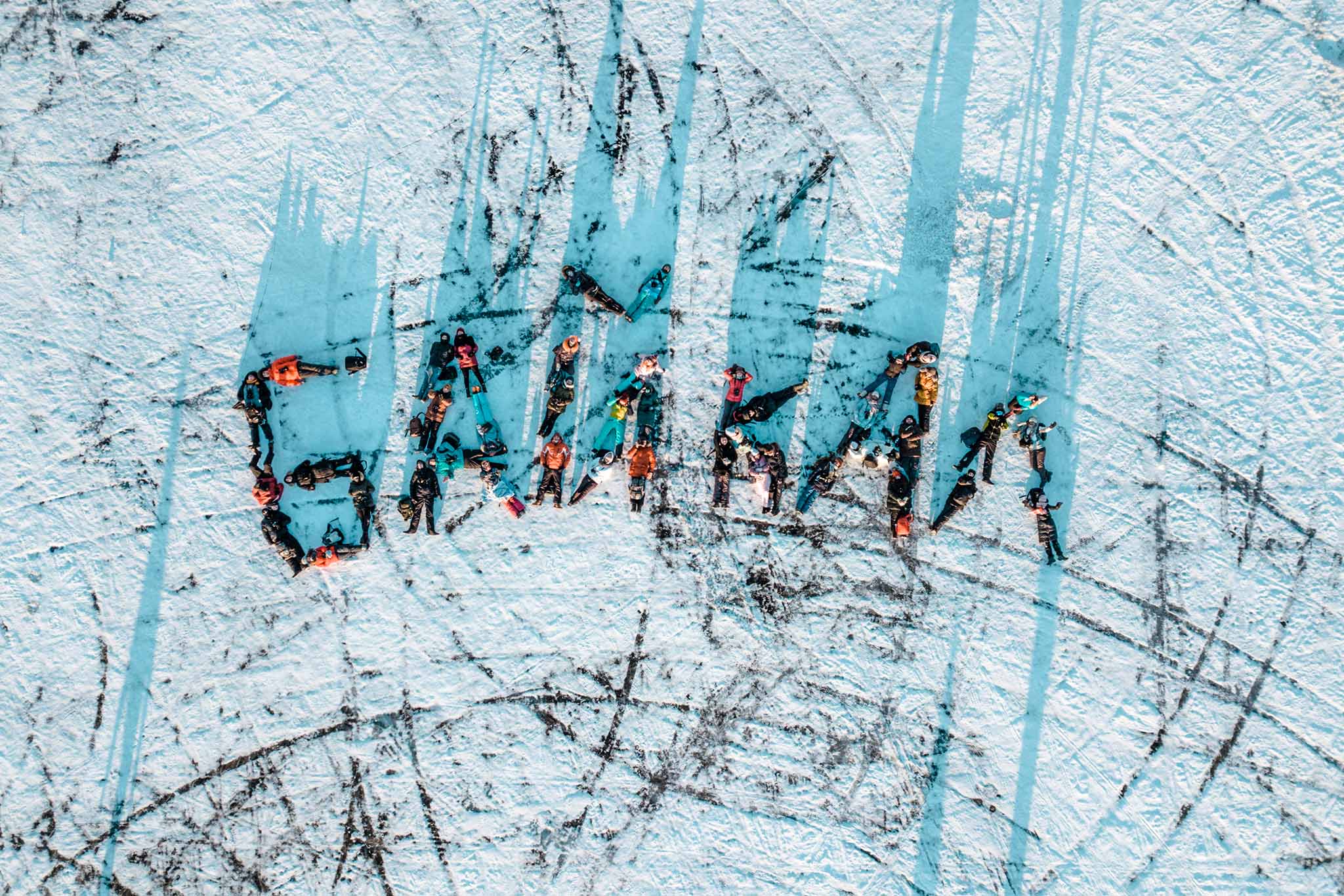 надпись байкал телами туристов 2048-unsplash