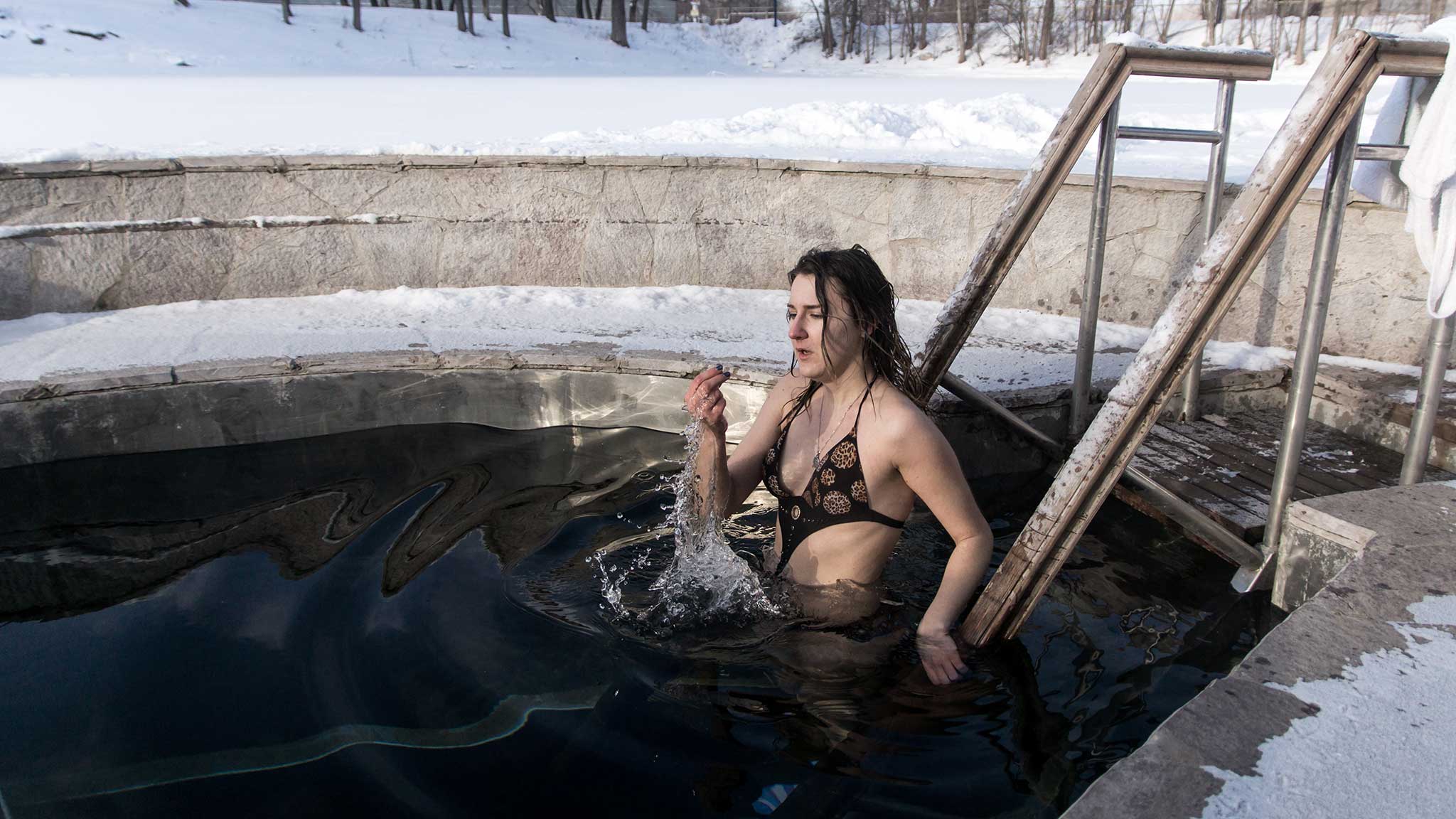 Двуреченск купель. Купель. Ложок искитимский район купель в крещение. О крещении. Прорубь на крещение великие луки.