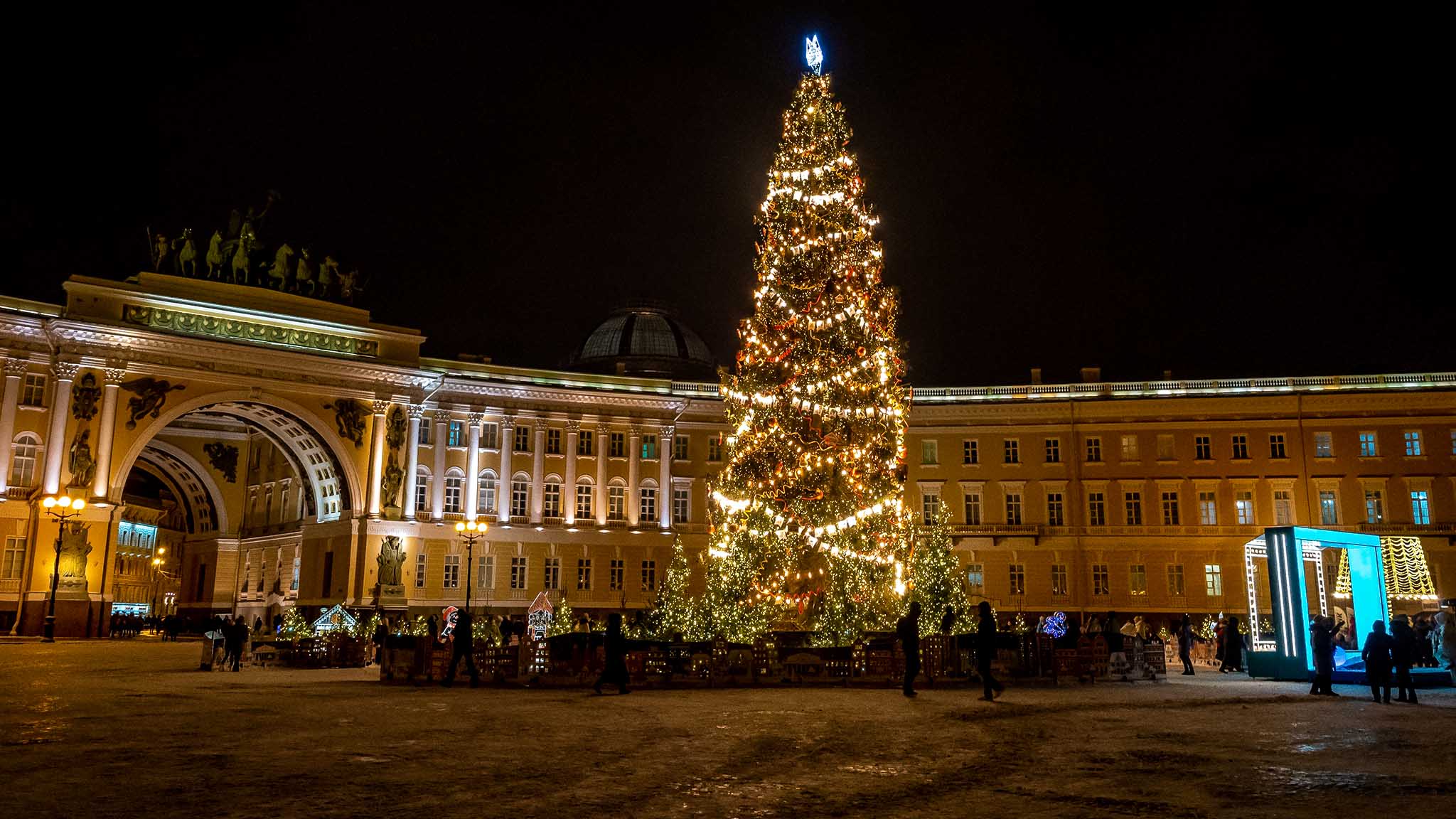 Новогоднее оформление Санкт- Петербурга