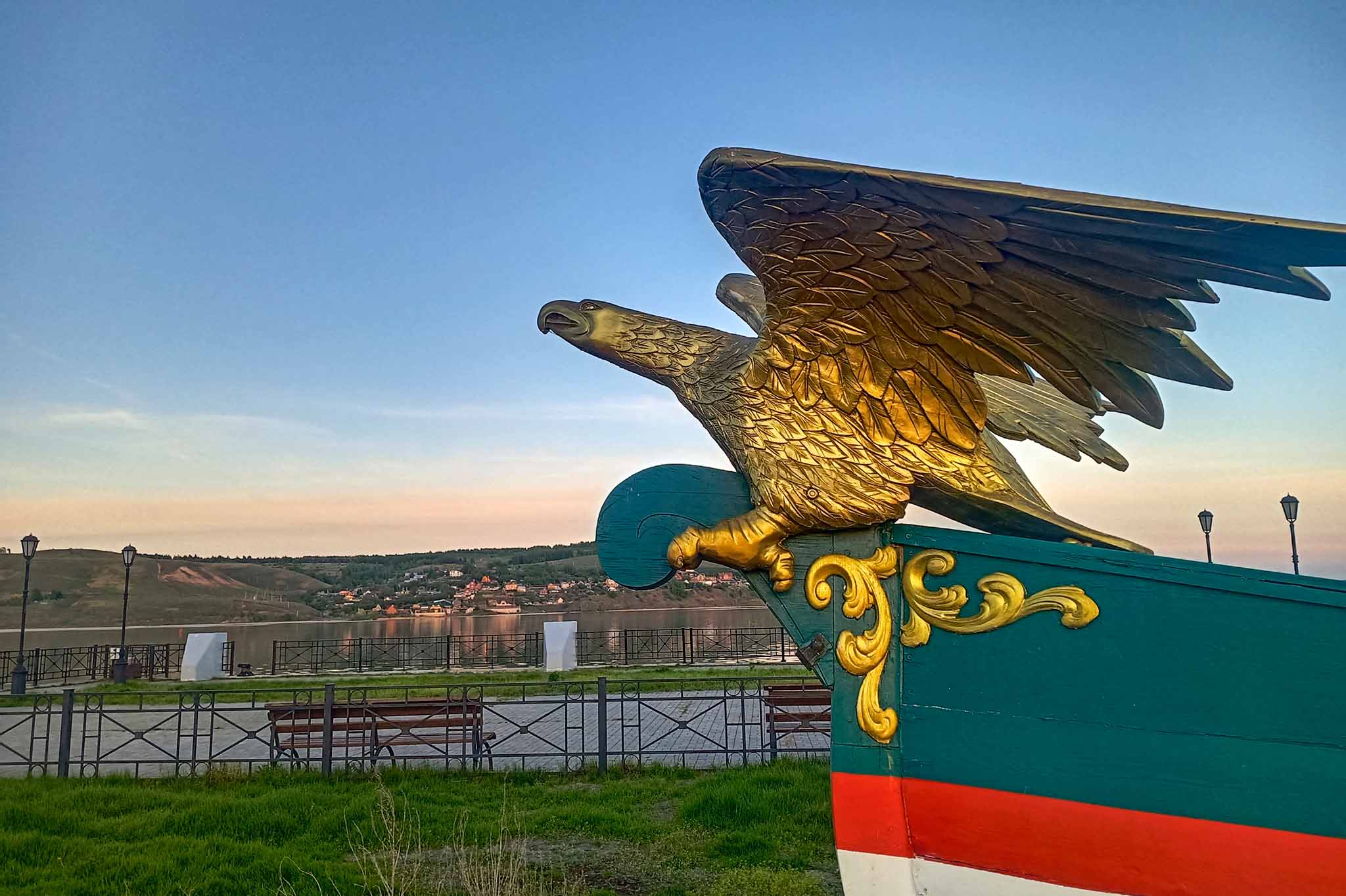 Копия ботика императора Павла I с орлом