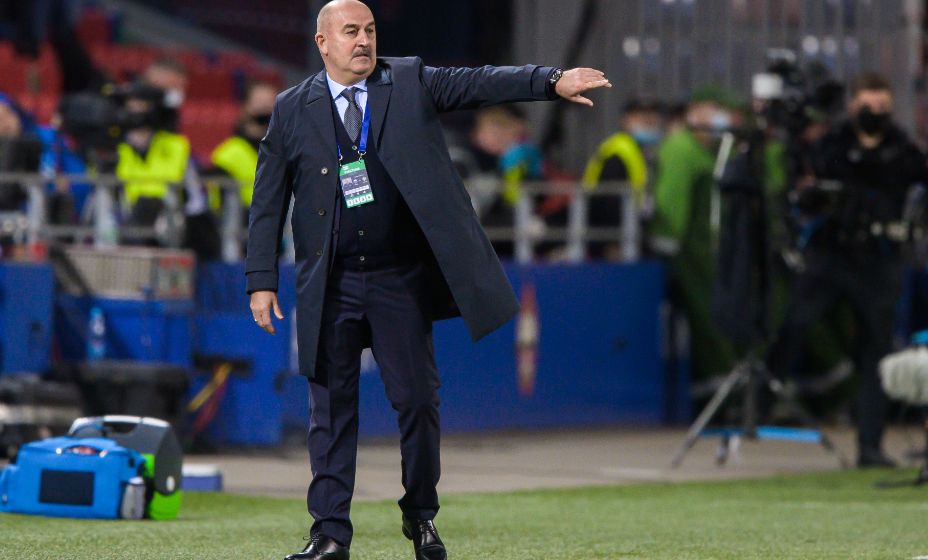 Станислав Черчесов за работой. Фото: Global Look Press