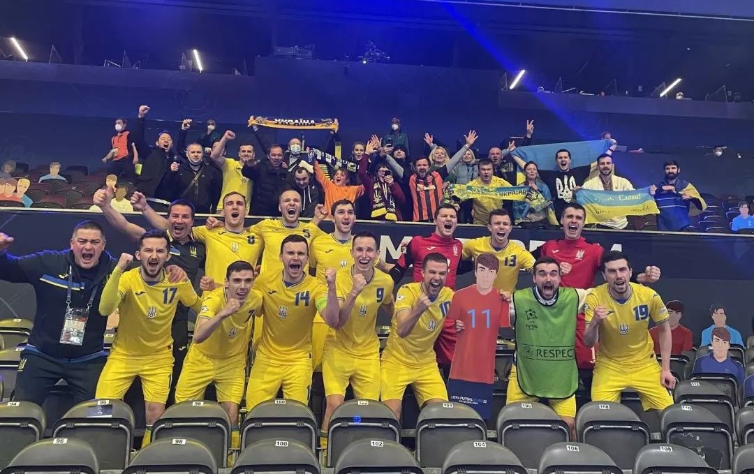 Сборная Украины по мини-футболу празднует выход в полуфинал Евро. Фото: futsal.com.ua