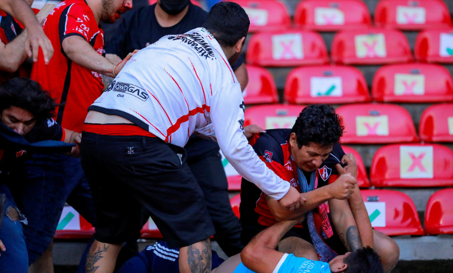 Во время матча чемпионата Мексики погибло 17 человек. Фото: Reuters