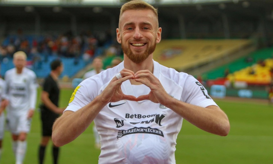 Поляк Августиняк покинул 