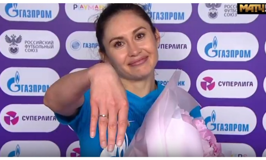 Лина якупова футболистка в купальнике