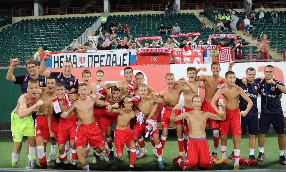 Игроки «Црвены Звезды» радуются победе в UTLC Cup 2022. Фото: UTLC Cup 2022